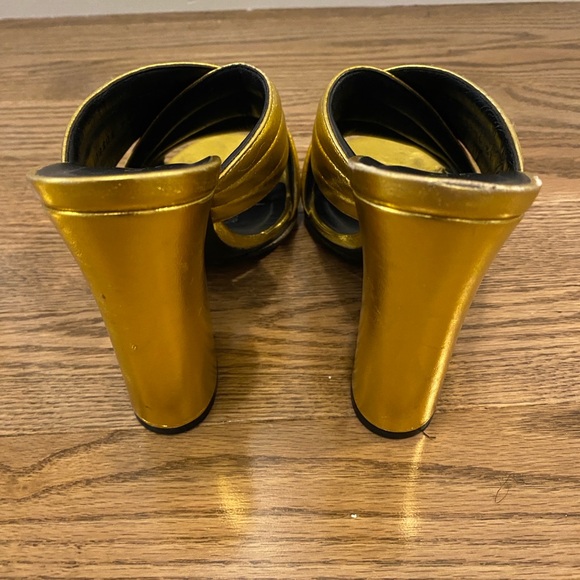 Metallic Gold Gucci Mules / Heels size 37 - Picture 3 of 6